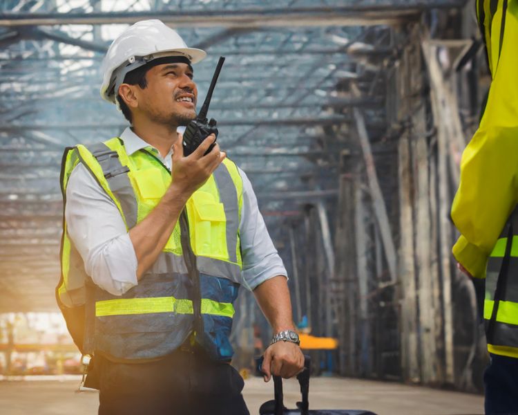4 Ways Radios Can Create a Safer Work Environment