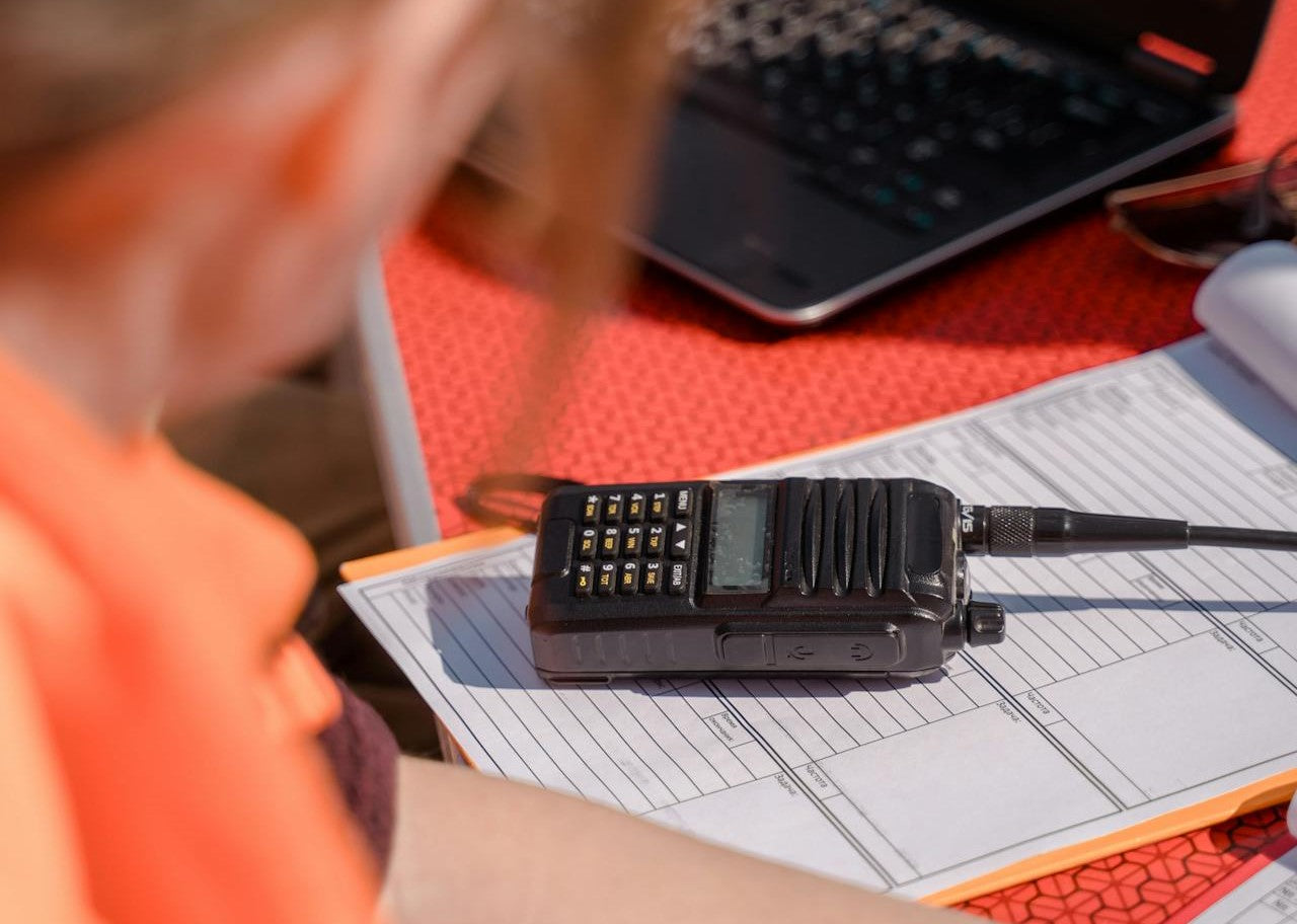 Best Commercial Two-Way Radios for Business Use (Features That Matter Most)