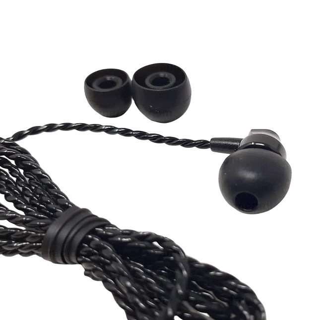 The premium removable soft earbud of the Icom SP40 earpiece.